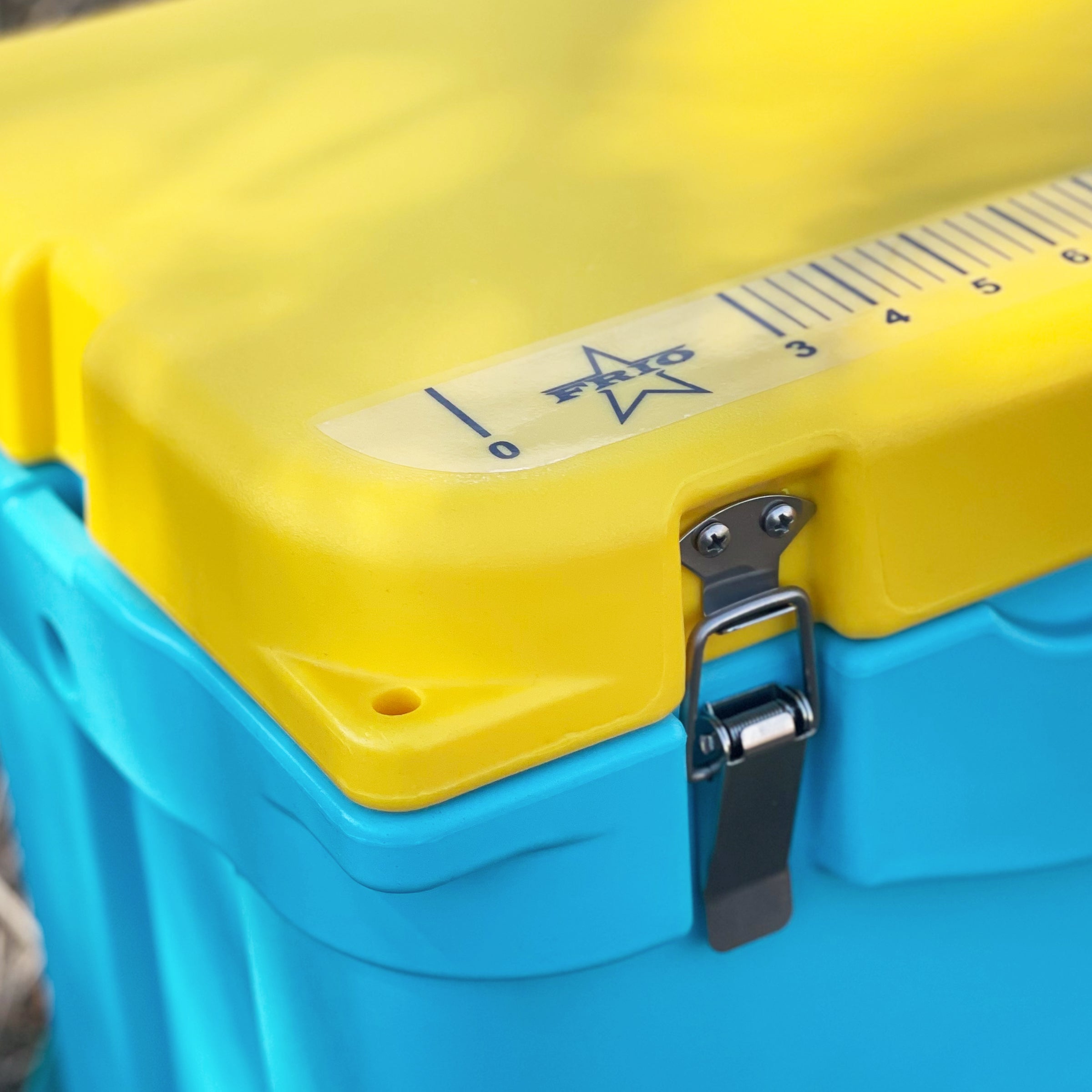 Frio retro best sale cooler